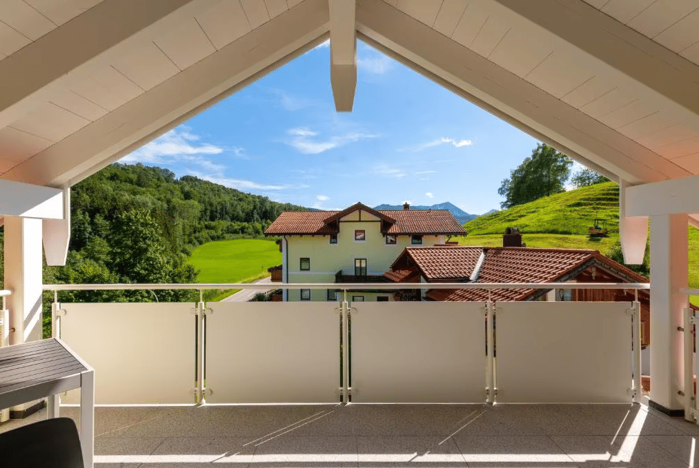 2-Zimmer-DG-Wohnung mit 2 Balkonen Siegsdorf, 83313 Siegsdorf
