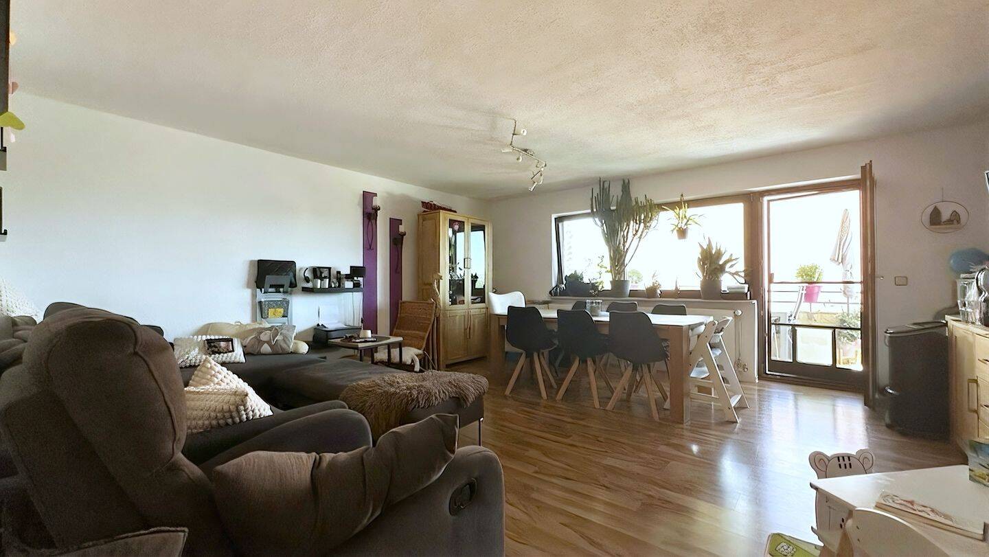 Helle 3-Zimmer-Wohnung mit Balkon, Tiefgarage & moderner Wärmepumpe, 74257 Untereisesheim