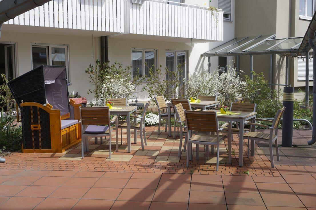Komfortable 2-Zimmer-Wohnung mit Balkon – betreut & sorgenfrei wohnen, Rosengarten Residenz Fürth, 90762 Fürth (Innenstadt)