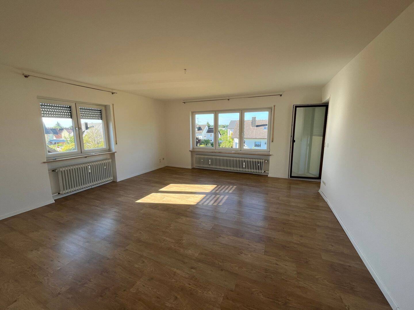 Gemütliche 90qm Wohnung im OG mit Balkon und Gartenanteil in Pyrbaum zu vermieten – ab sofort!, 90602 Pyrbaum