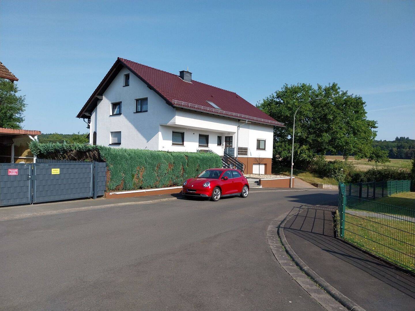 Zweifamilienhaus mit Einliegerwohnung in Feldrandlage, 35321 Laubach