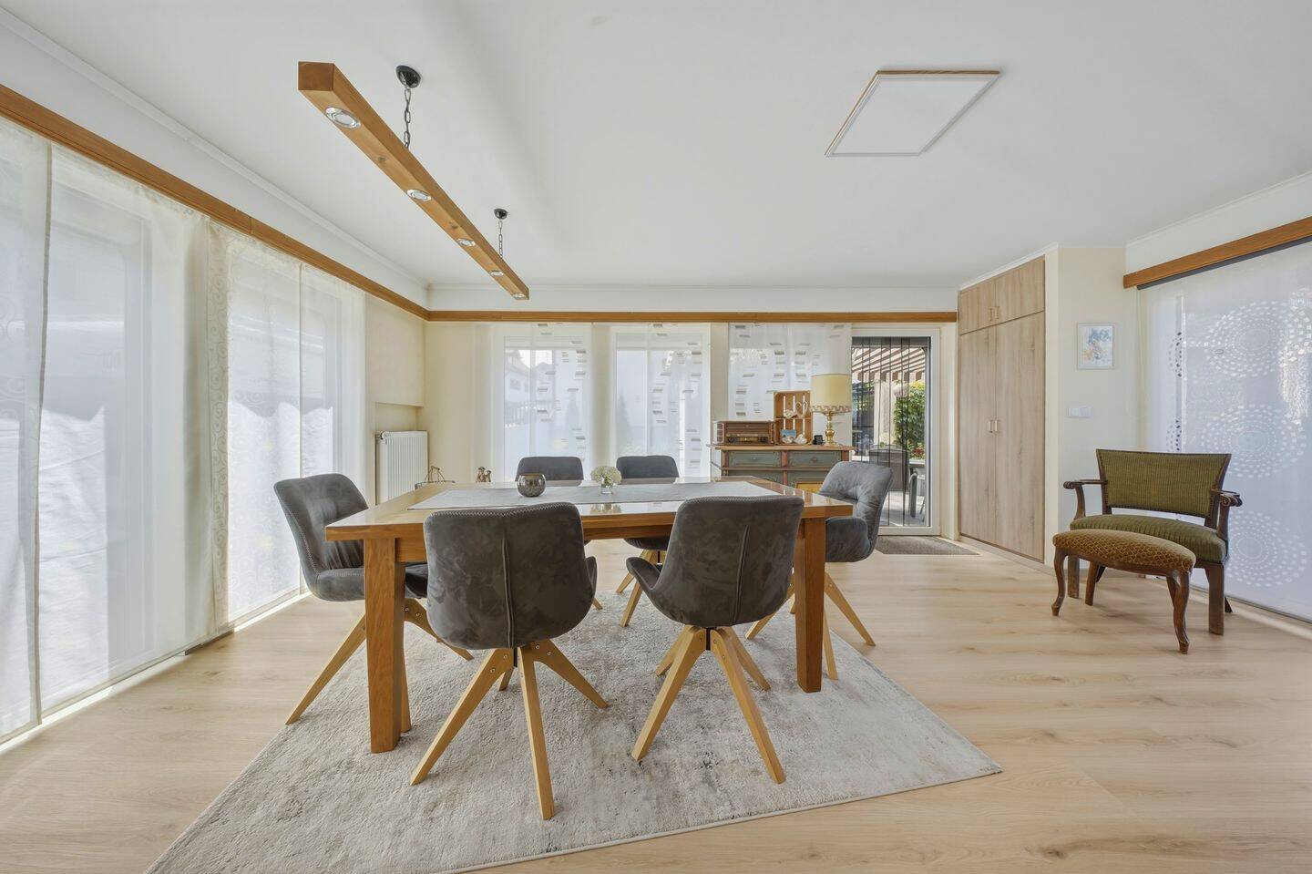 Schönes, modernisiertes ZFH in Ronsberg | inkl. drei Garagen | Süd-Terrasse mit Feuerstelle | Garten, 87671 Ronsberg