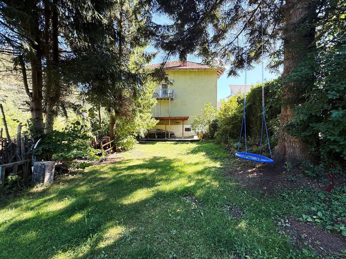 F&D | Wohnen mit Garten: ETW mit 360 qm Grundstücksanteil, Carport & Holzgarage in Hattingen, 78194 Immendingen