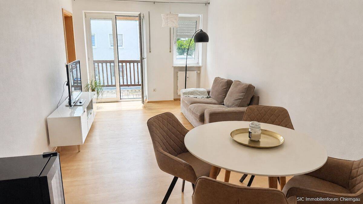 1,5 Zi. Wohnung mit Balkon in ruhiger und sonniger Wohnlage in Traunstein, inkl. KFZ-Stellplatz, 83278 Traunstein