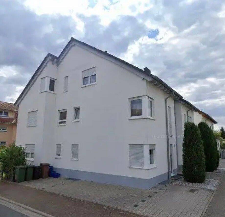 Erstklassiges Wohnen auf 2 Ebenen: Frisch gestrichene 4,5-Zi.-Maisonette mit EBK & 2 PKW-Stellplätze, 68723 Oftersheim