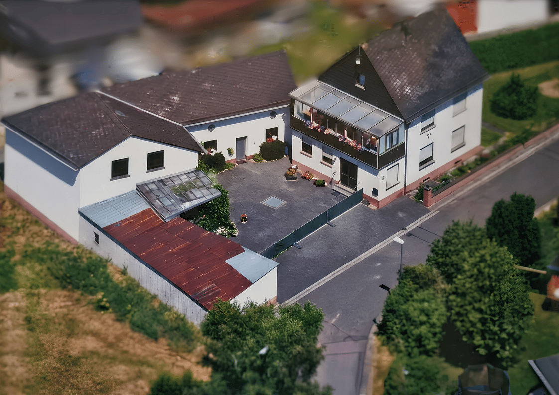 Einfamilienhaus mit Sauna – 180 m² Nebengebäude als Ausbaureserve, 56729 Anschau