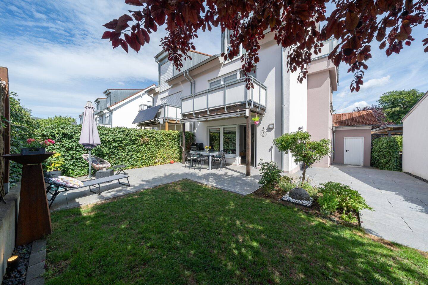 Großzügige Doppelhaushälfte mit modernem Wohngefühl und sonnigem Garten, 78239 Rielasingen-Worblingen