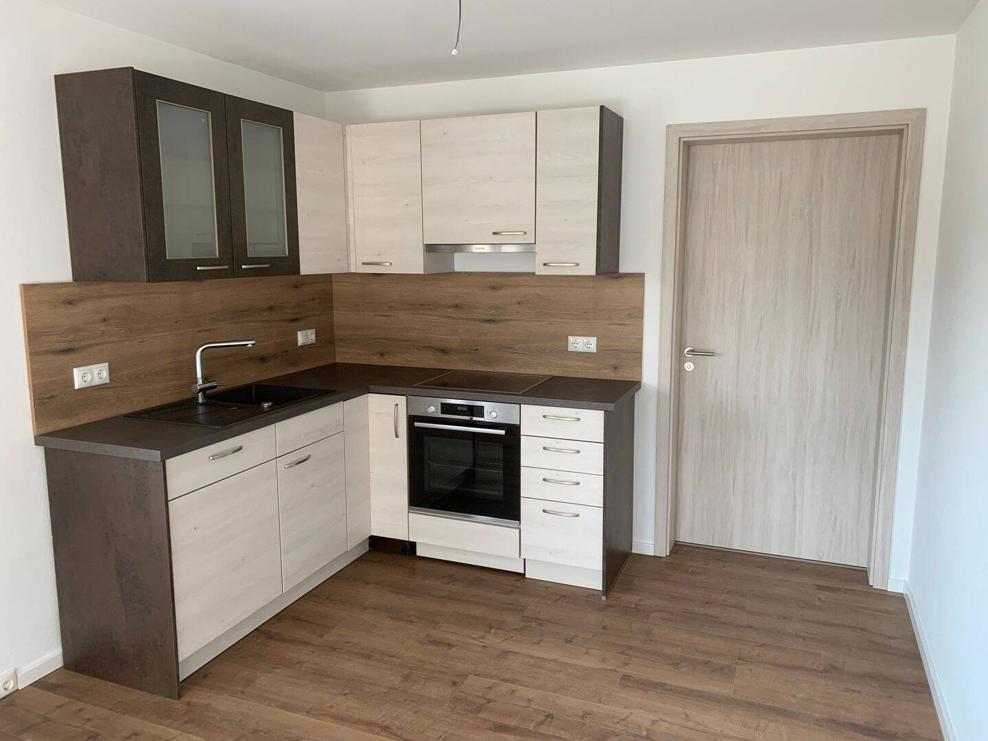 Moderne 2-Zimmer-Wohnung mit Terrasse in Cham, 93413 Cham