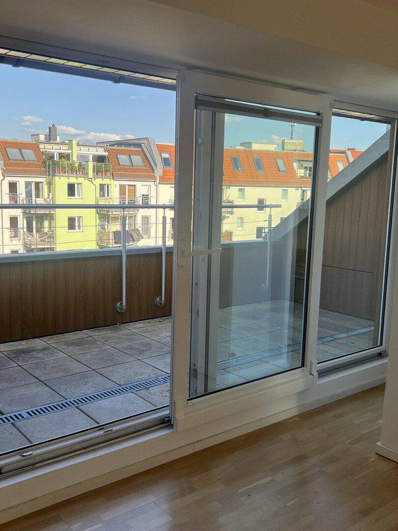 5-Zimmer-Wohnung mit schöner Dachterrasse Nähe Prenzlauer Berg, 13086 Berlin (Pankow Weißensee)