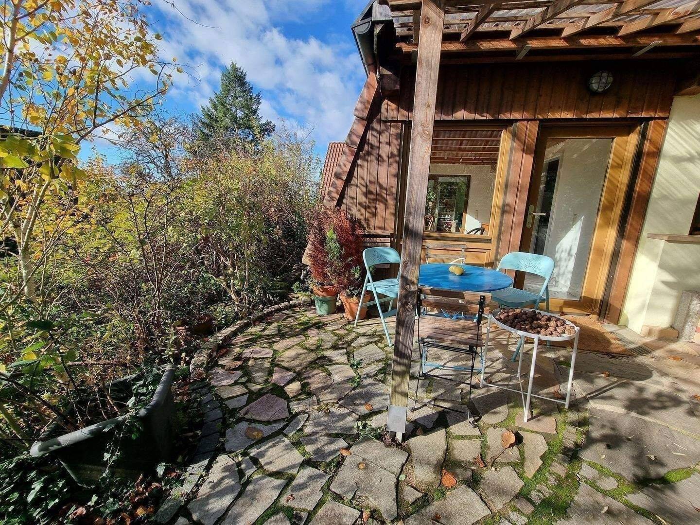 Viel Platz für alle: Ruhiges Mehrgenerationenhaus mit idyllischem Garten in Ballrechten-Dottingen, 79282 Ballrechten-Dottingen
