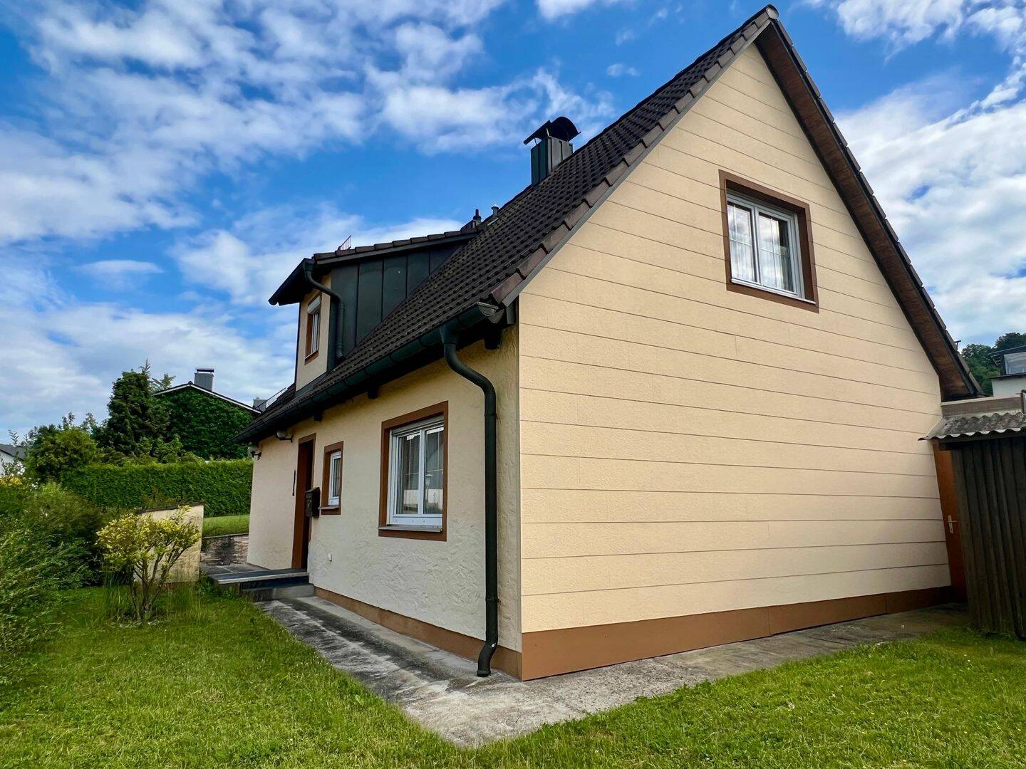 Gepflegtes Haus mit großzügigem Garten in Kelheim-Affecking – bereit für eine neue Familie!, 93309 Kelheim