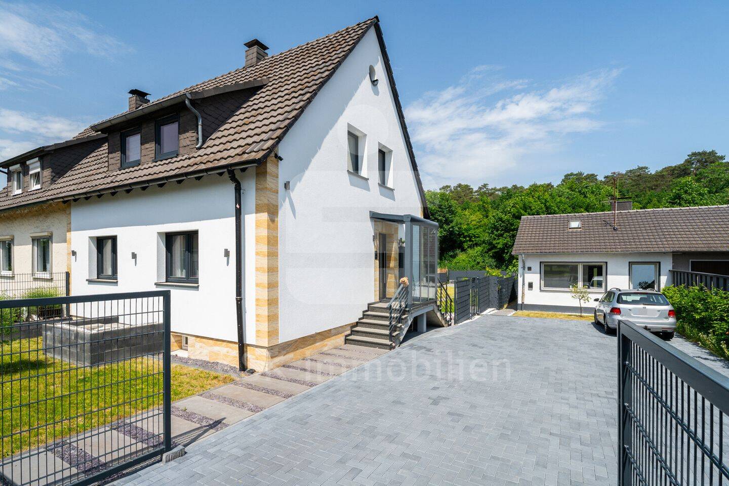 Ihr neuer Wohntraum in Siegburg Stallberg! Sanierte Doppelhaushälfte mit separatem Bungalow., 53721 Siegburg