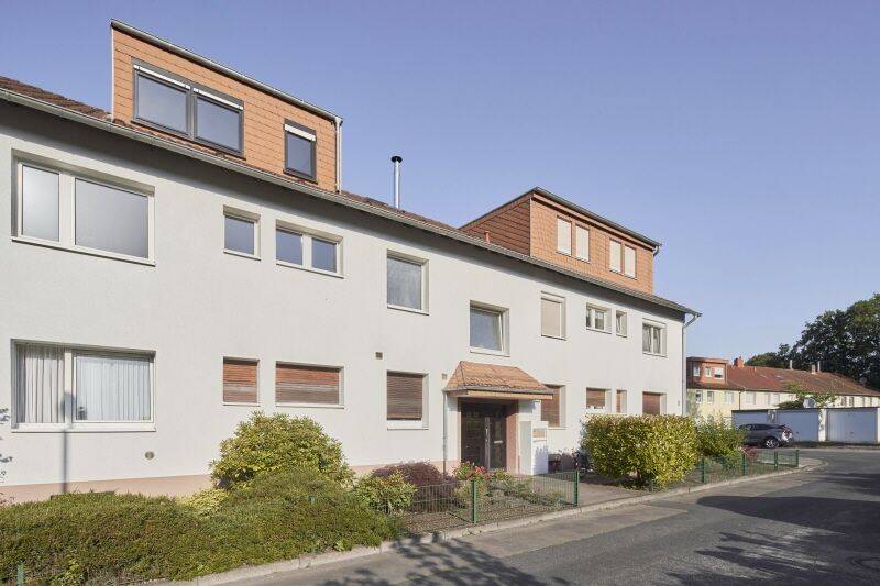 Lichtdurchflutete großzügige Eigentumswohnung mit Südwestloggia und Garage in Wahnheide, 51147 Köln (Porz)