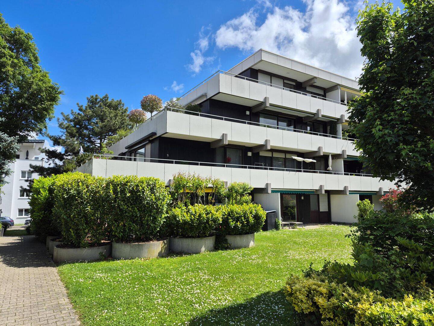 Repräsentative 6 Zimmer-Wohnung mit XXL Balkon in Feldrandlage, 74223 Flein