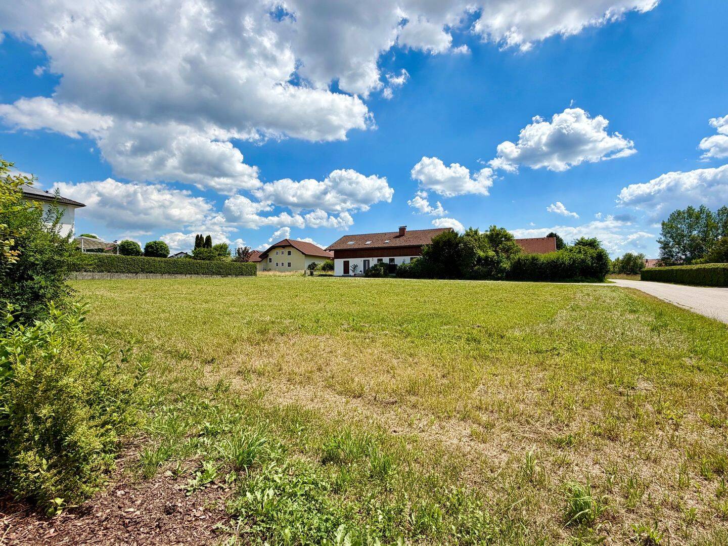– ÖSTERREICH !!! – SONNIGE BAUGRUNDSTÜCKE IN BEGEHRTER WOHNLAGE VON HOCHBURG-ACH, ORTSTEIL WENG, 84489 Burghausen