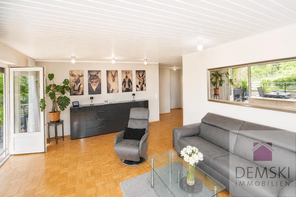 5863: Unterfeldhaus! Attraktive 4-Zimmerwohnung mit großem Balkon in perfekter Wohnlage!, 40699 Erkrath