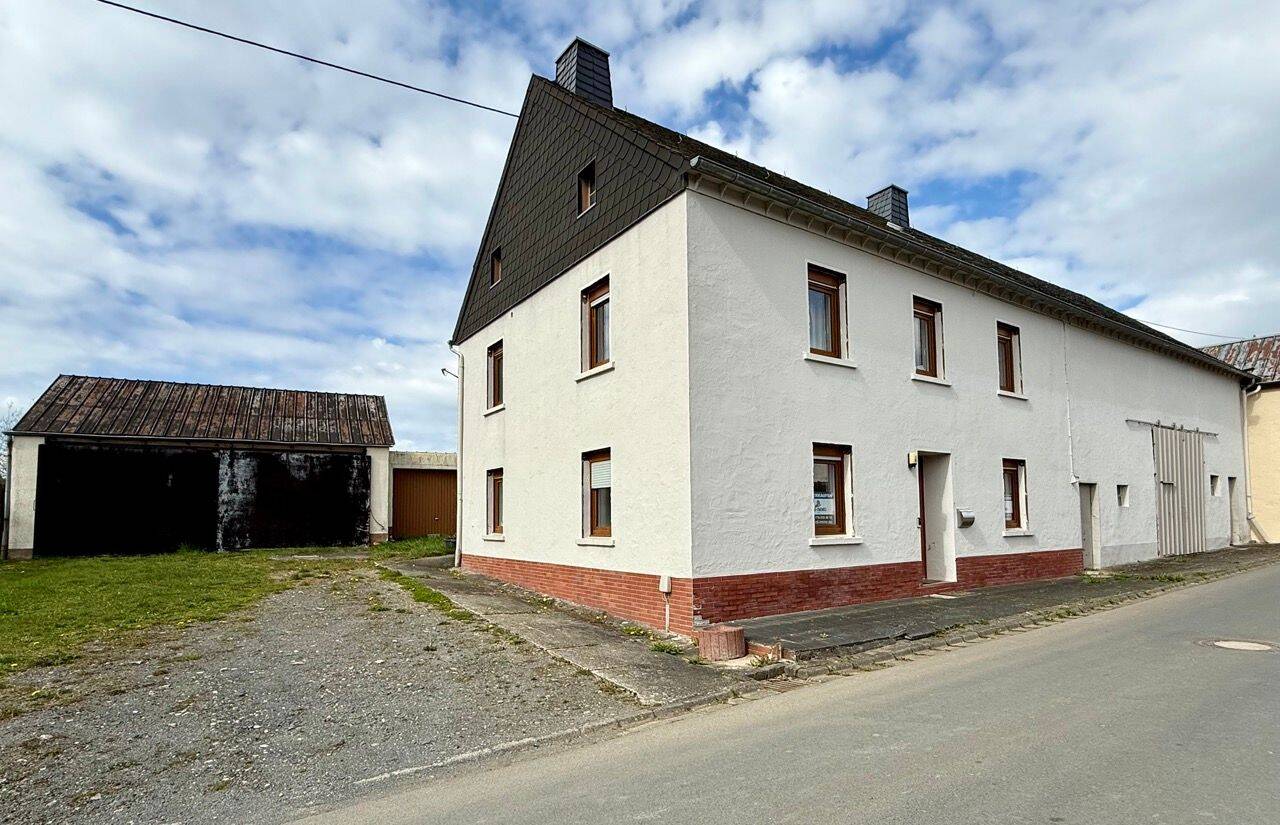 Renovierungsbedürftiges Wohnhaus mit Nebengebäuden & 4 Garagen – ideal für Handwerker, 54689 Dahnen
