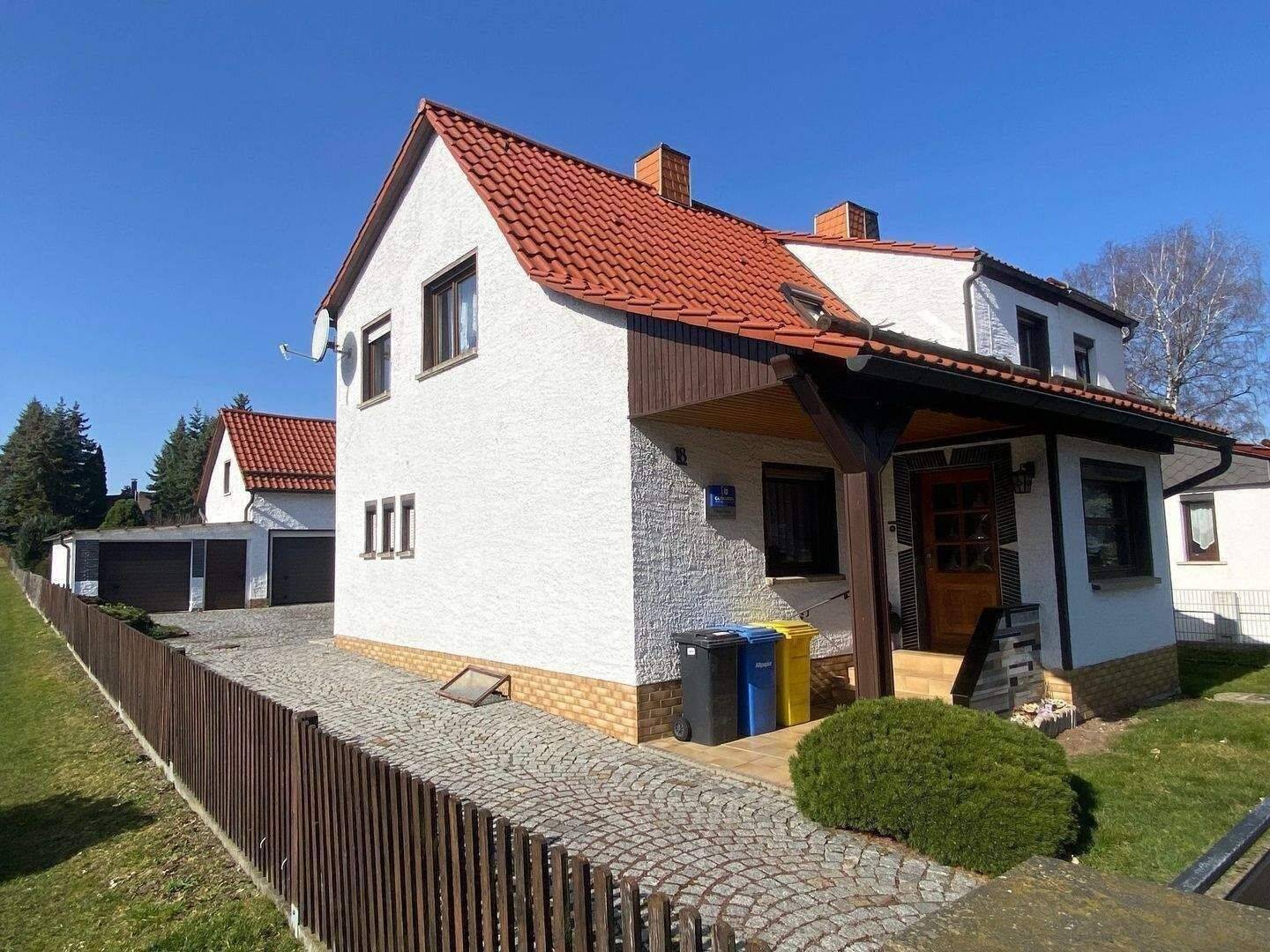 Achtung neuer Preis! Schicke Doppelhaushälfte in Hermsdorf SHK auf großem Grundstück mit reichlich Nebengelass, 7629 Hermsdorf