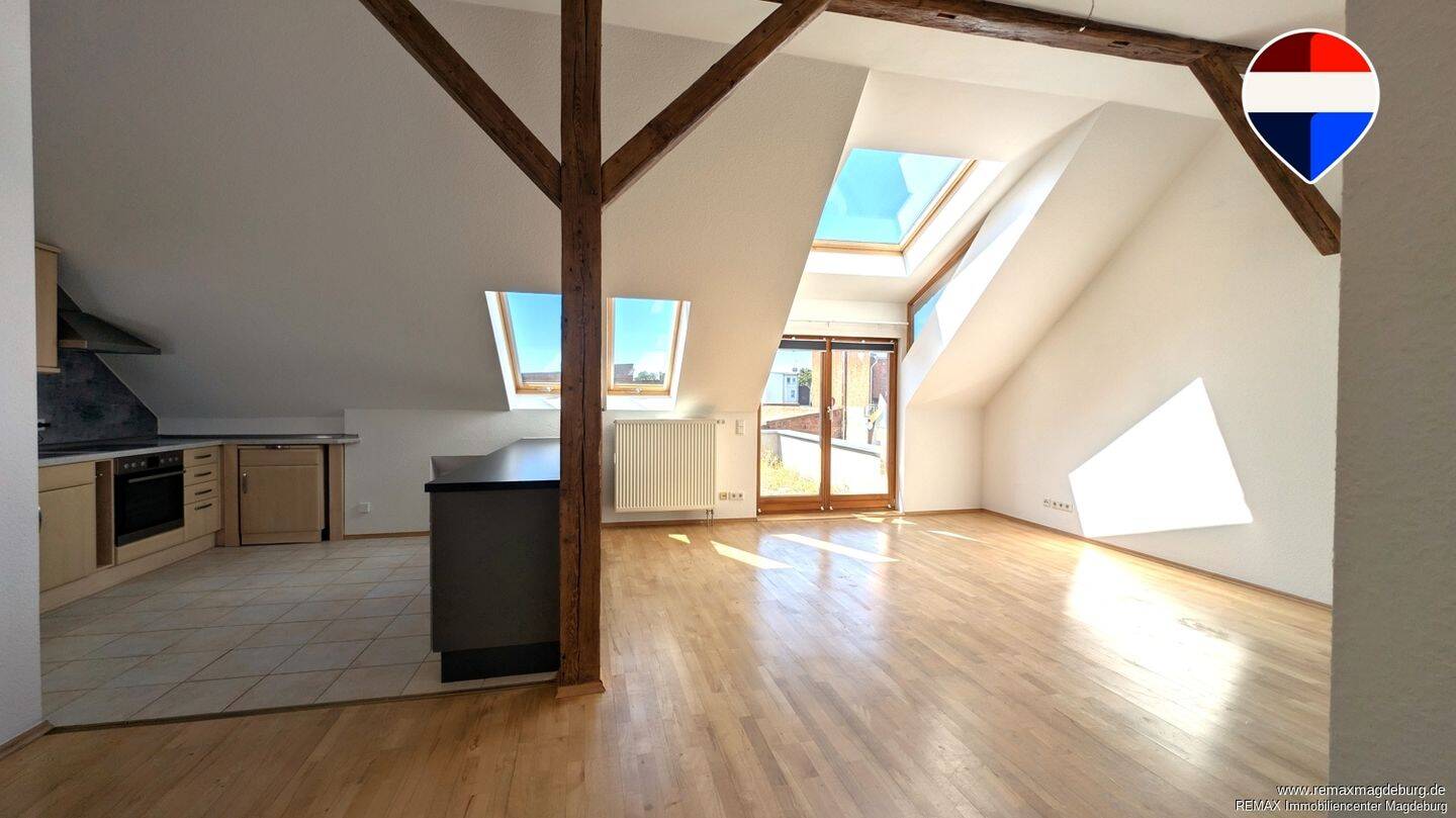 Lichtdurchflutete Dachgeschosswohnung mit historischem Charme und großzügiger Dachterrasse, 39288 Burg
