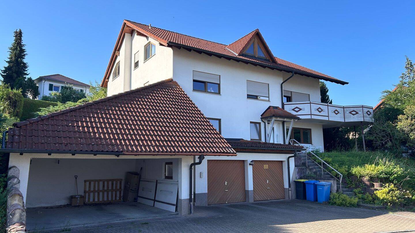 Dreifamilienhaus in schöner Aussichtslage von Denkingen, 78588 Denkingen