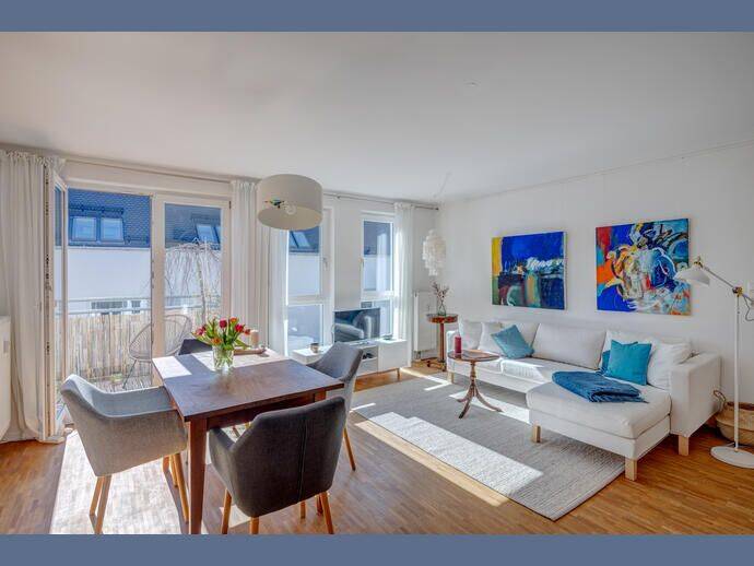 Möbliert: Helle möblierte 2-Zimmer Wohnung mit Balkon, 81371 München (Sendling Thalk. Obersendl.-Forsten-Fürstenr.-Solln)