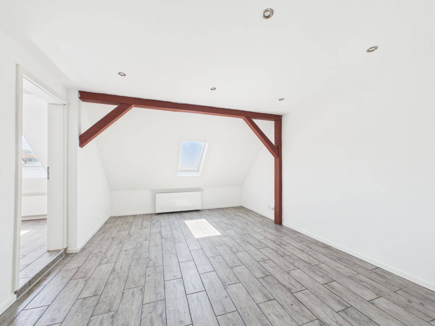 Moderne 2 Zimmer Wohnung auf 60 m² über den Dächern von Nürnberg mit Bad neu vm.!, 90429 Nürnberg