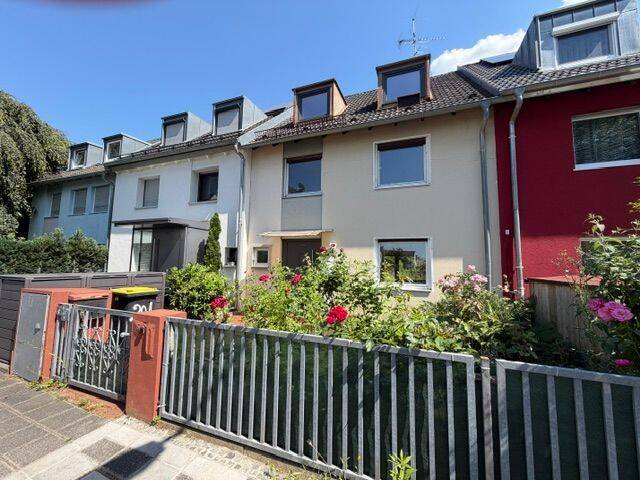 Renovierungsbedürftiges Reihenmittelhaus in sehr guter Wohnlage, 1 Garage, 90491 Nürnberg, 90491 Nürnberg