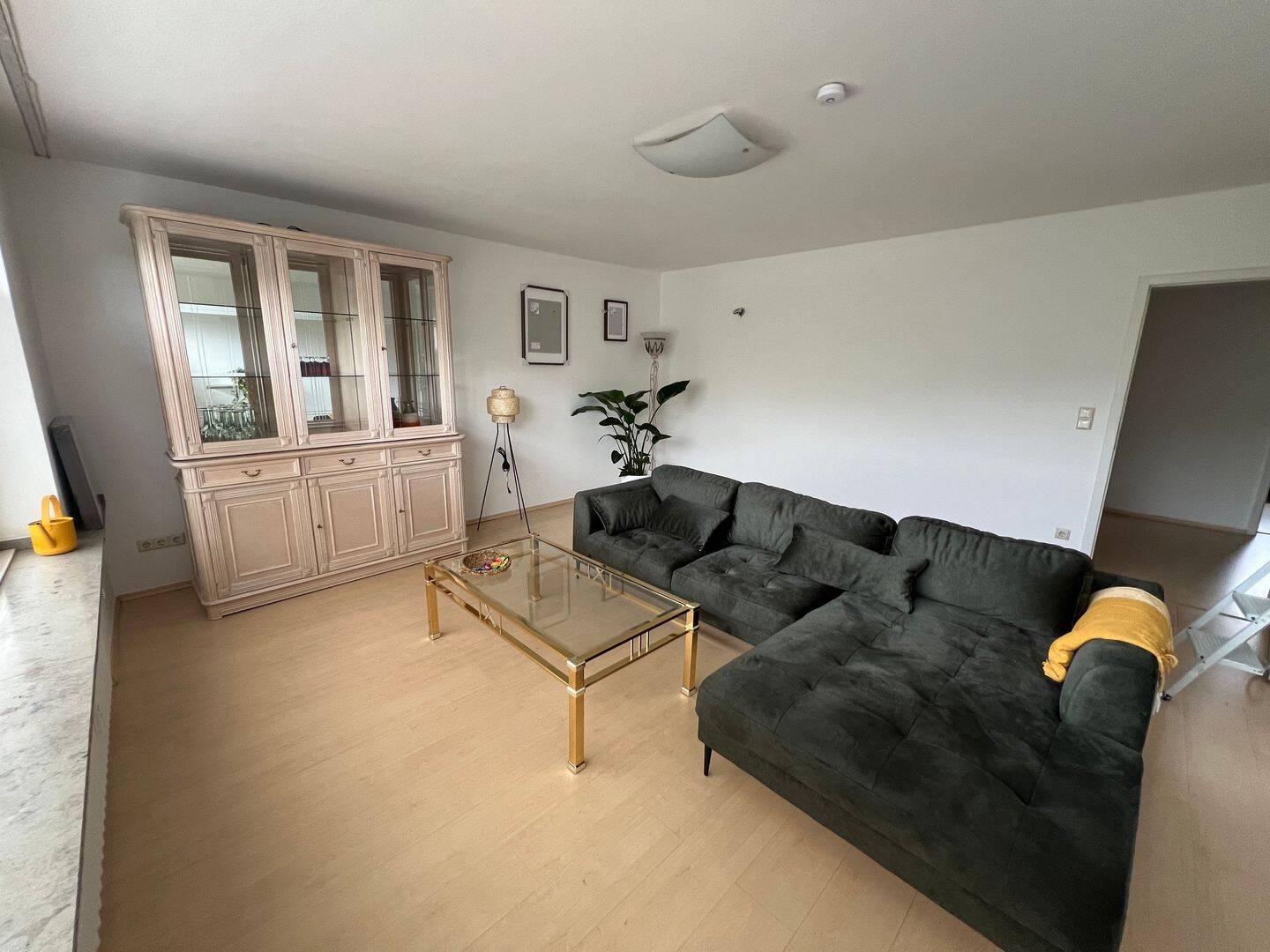 Helle, Möblierte Wohnung mit 2 Balkonen (Süd & Westseite), 40599 Düsseldorf (Benrath Hassels Holthausen Reisholz)