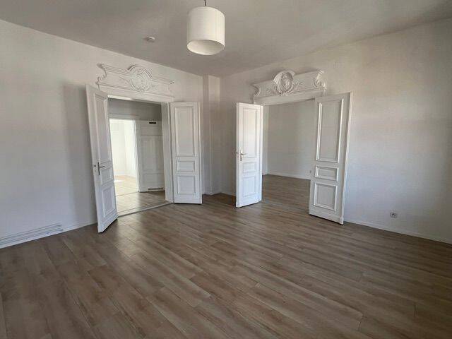 Großzügige 5 Raumwohnung direkt in der Innenstadt ab 15. August zu vermieten, 39104 Magdeburg (Altstadt Buckau)