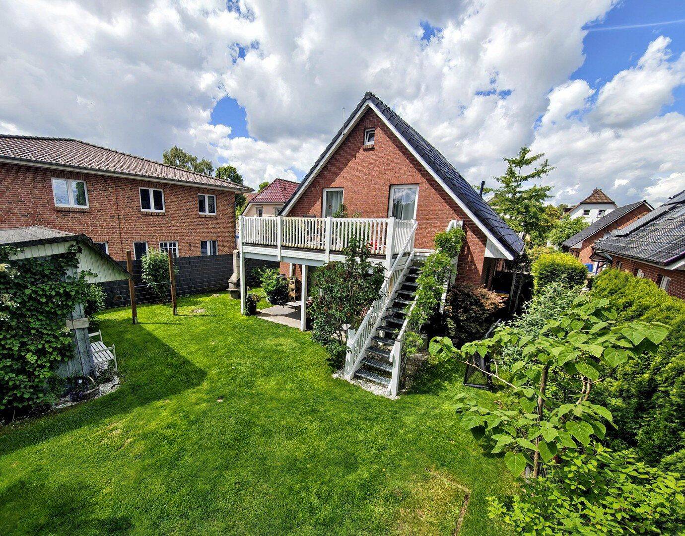 Einziehen und wohlfühlen – Modernes Rotklinkerhaus mit Garten und Balkon, 25336 Elmshorn
