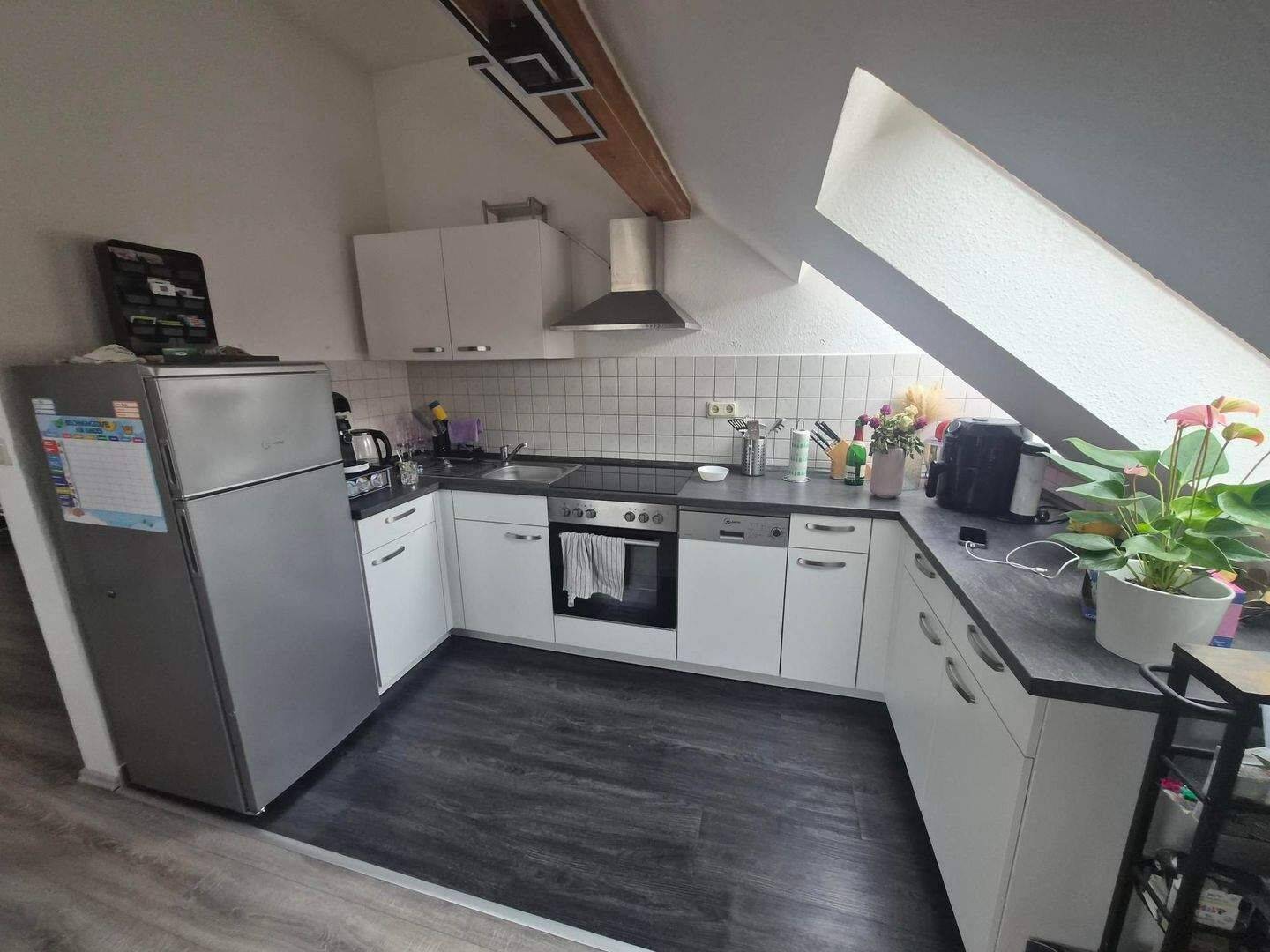 Mit Einbauküche – 3 Raumwohnung in der Reuterstraße im Dachgeschoss sucht neuen Mieter – Gartenmitnutzung inklusive!, 99867 Gotha