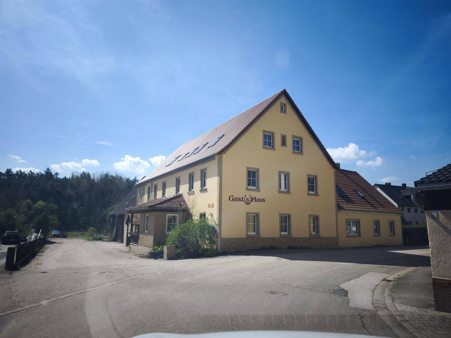 Geräumige 2 Zimmer Wohnung mit Terrasse mit Stellplatz oder auch Garage möglich, 91595 Burgoberbach