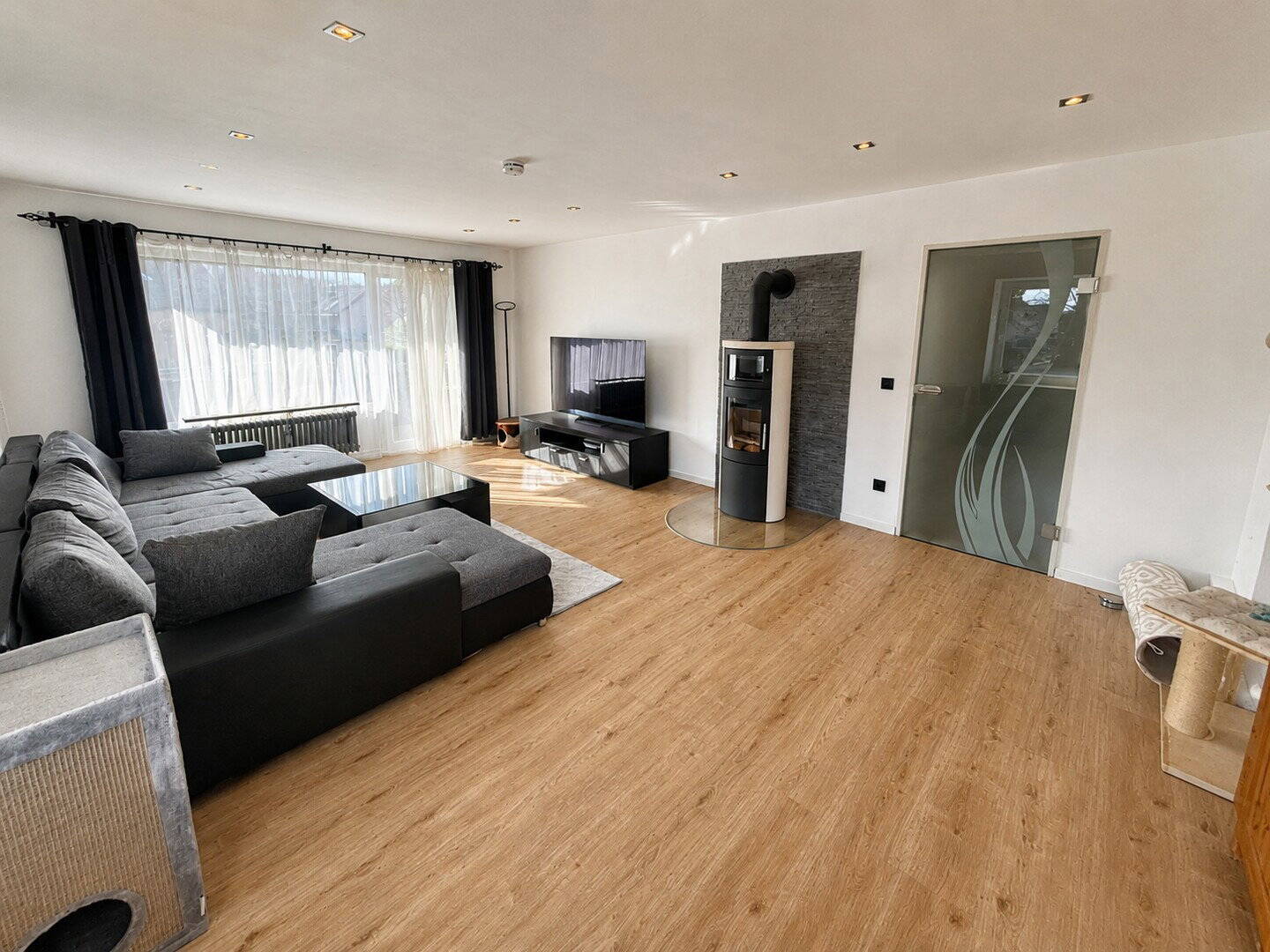 4-Zimmer-Wohnung in Rosenheim mit separater Wohnküche, 2 Bädern u. 2 Balkonen, 83026 Rosenheim (Aising Happing Pang Süd)