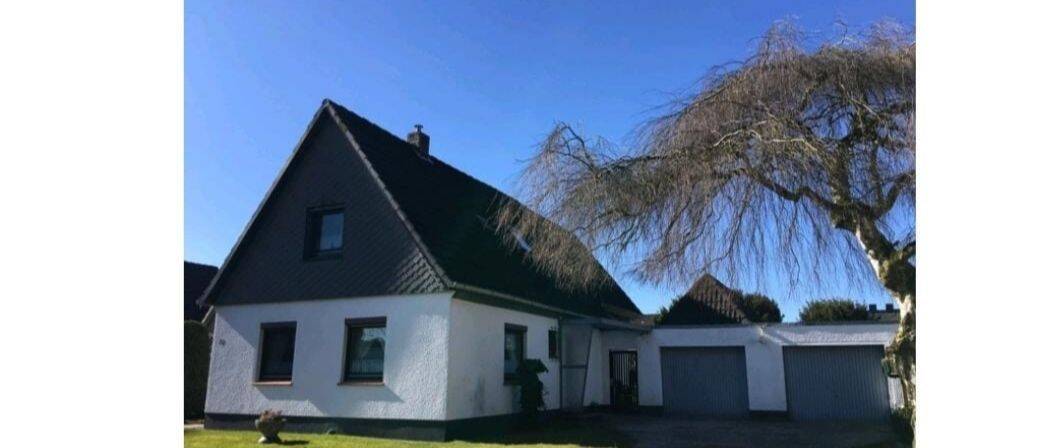 Einfamilienhaus mit Garagen und großem Garten zu verkaufen, 27578 Bremerhaven (Lehe Leherheide)