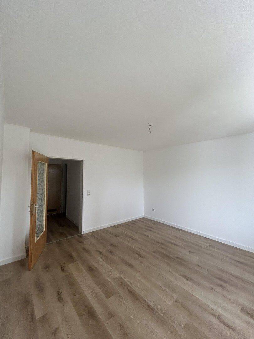 Erstbezug nach Renovierung – schöne 2ZKB-Wohnung mit Stellplatz, 67304 Eisenberg (Pfalz)