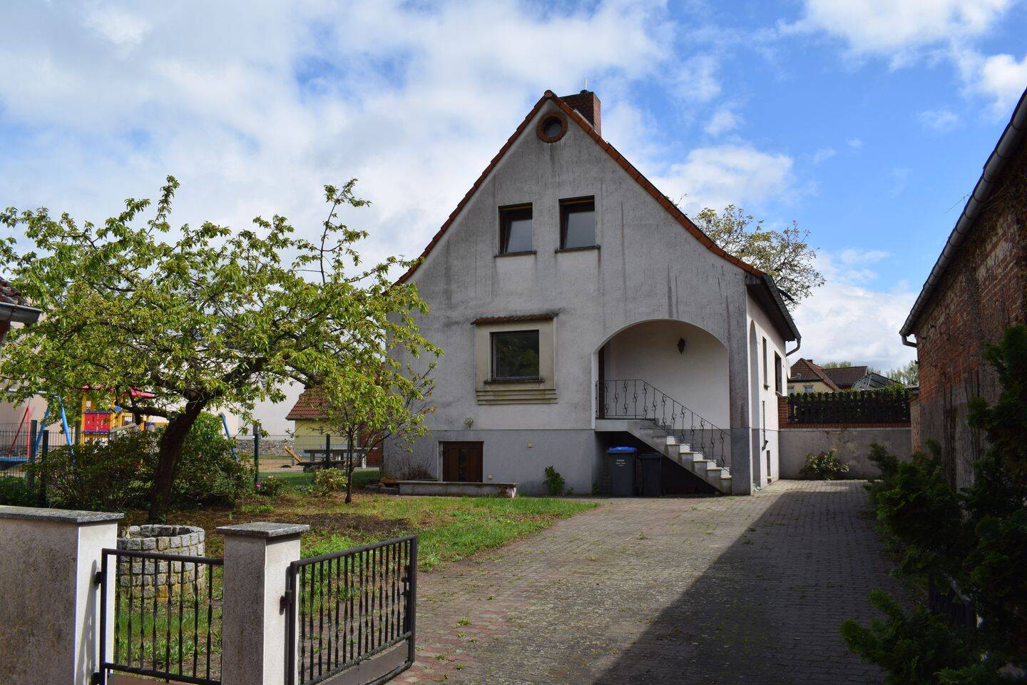 Einfamilienhaus mit Garten und Doppelgarage, 39288 Burg