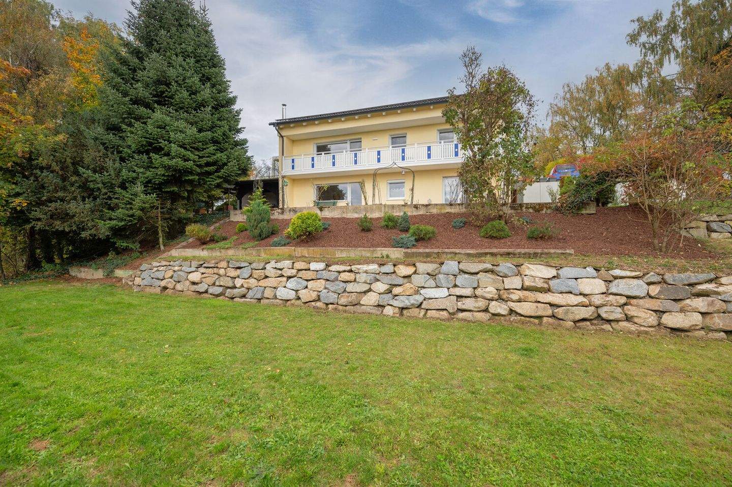 Saniertes Wohnhaus mit ELW, PV Anlage und gepflegtem Garten, 94474 Vilshofen an der Donau