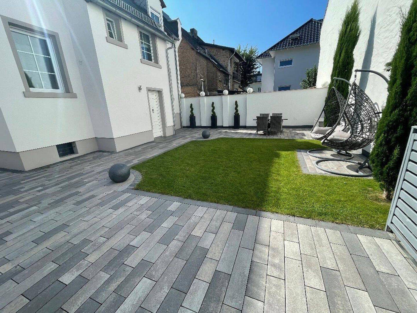 Prime Investment in Frankfurt – Fully Renovated Home with Stable Income, 65929 Frankfurt am Main (Höchst Schwanheim Unterliederbach)