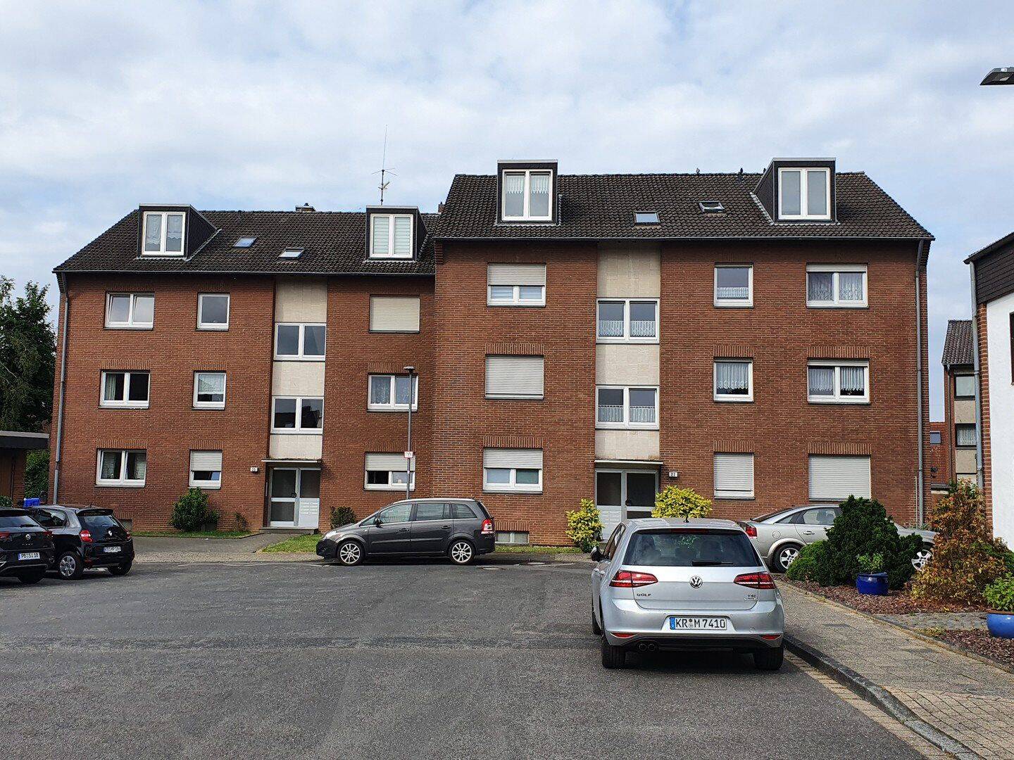 Renovierte 3-Zimmerwohnung im 1. Obergeschoss, 47839 Krefeld (Hüls Hülser Berg Inrath/Kliedbruch)