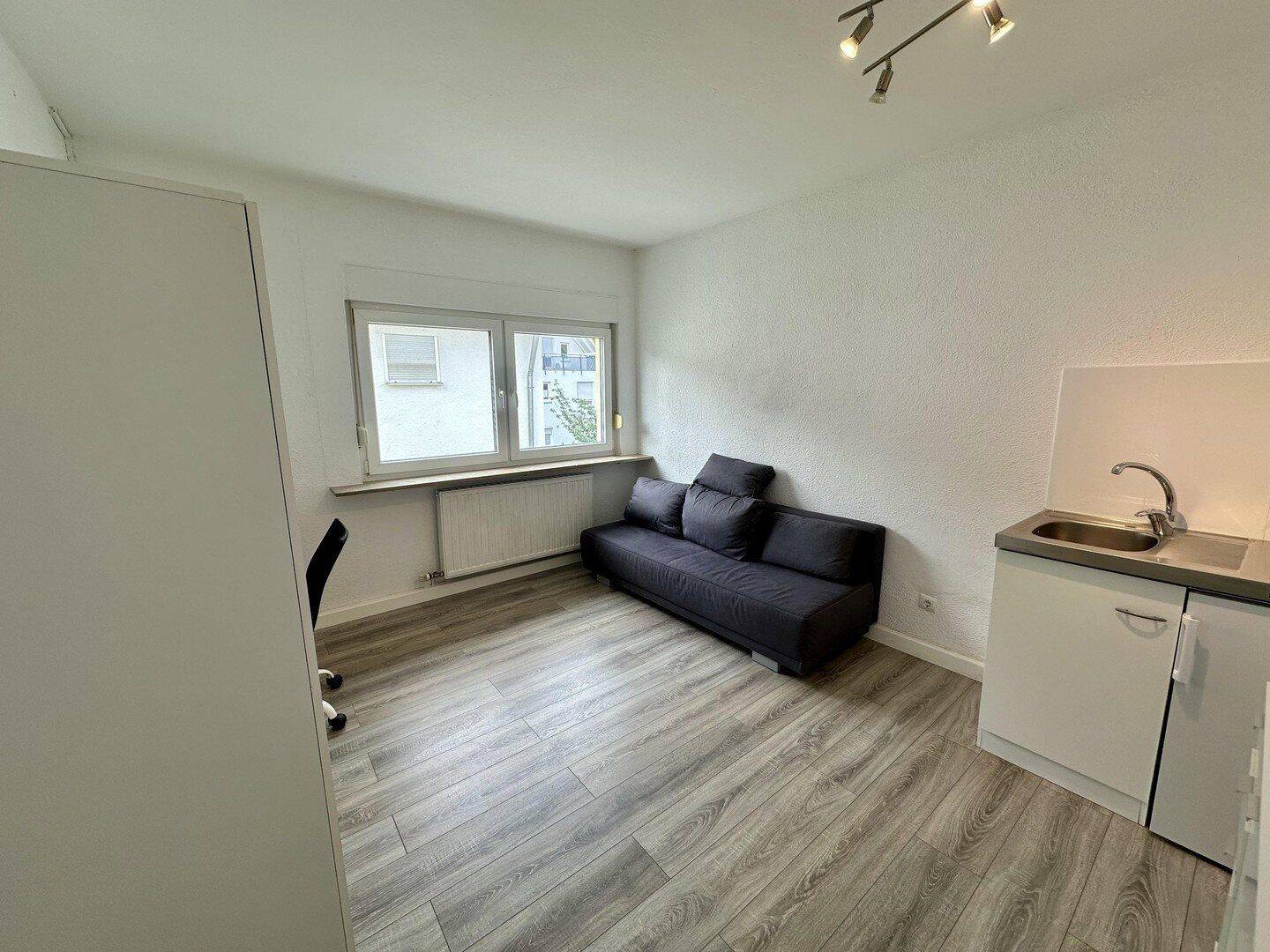 Helles möbliertes WG-Zimmer in Heilbronn-Böckingen, 74078 Heilbronn (Biberach Frankenbach Heilbronn Kirchhausen Neckargartach)