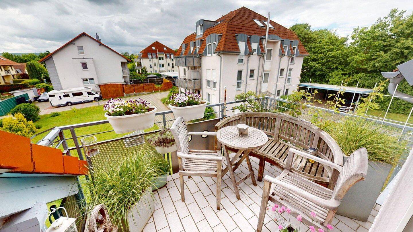 Helle & komfortable Drei-Zimmerwohnung mit Balkon im DG. Gut vermietet. TG inkl., 99098 Erfurt