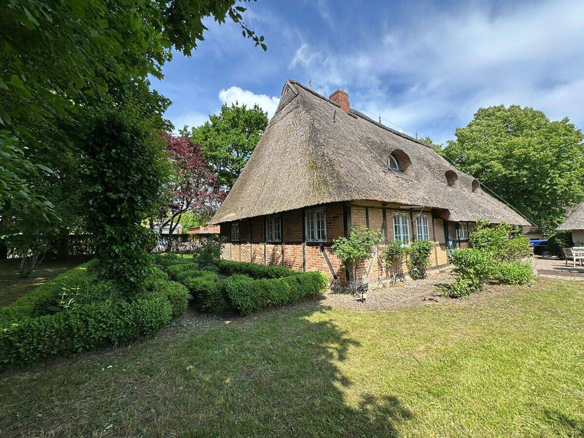 Einzigartiges Reetdach-Idyll von 1815 am Feldrand in Strandnähe, 24235 Laboe