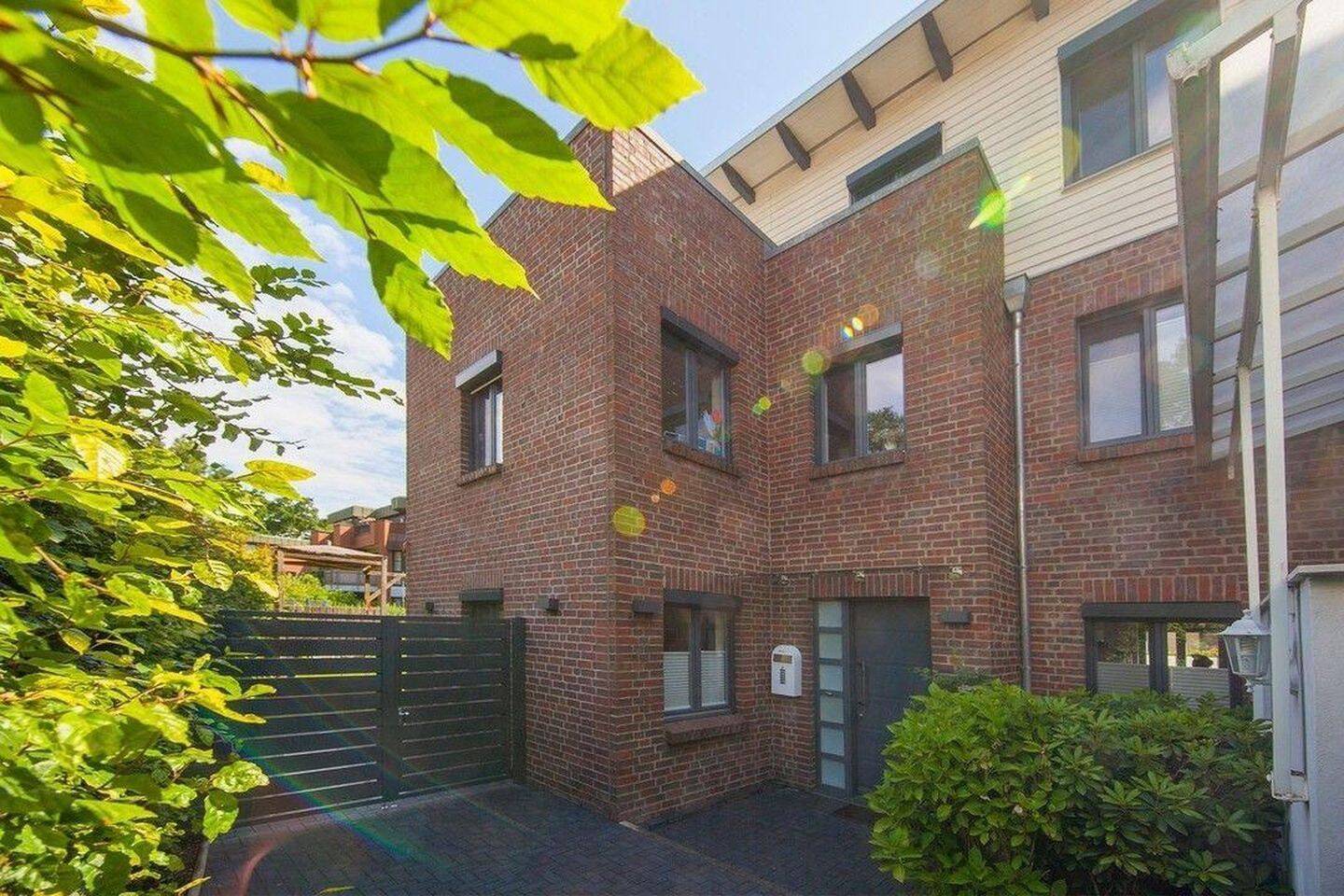 Neubau EFH aus 2008 mit 6 Zimmern, EBK, Garten in Groß Borstel Hamburg, 22453 Hamburg (Eimsbüttel Fuhlsbüttel Groß Borstel Niendorf)