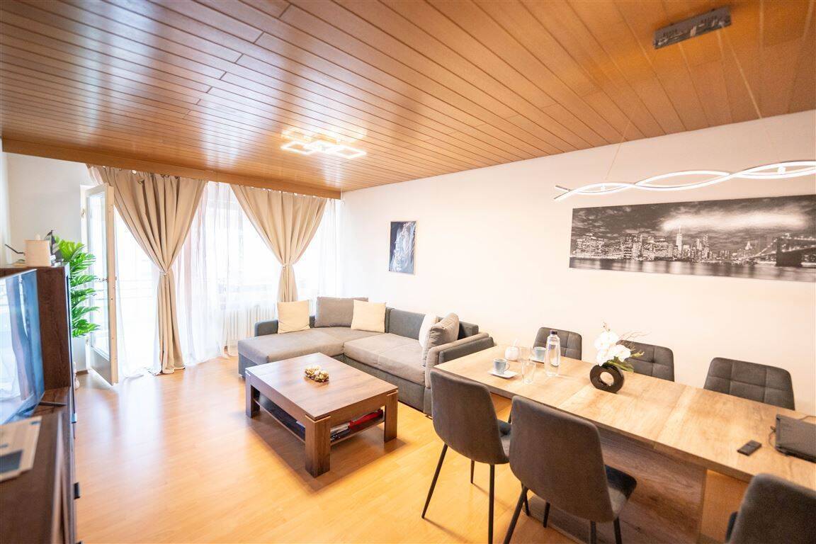 Wohnkomfort in Offenhausen: Modernisierte 3,5-Zimmer-Wohnung mit Tiefgarage, 89231 Neu-Ulm