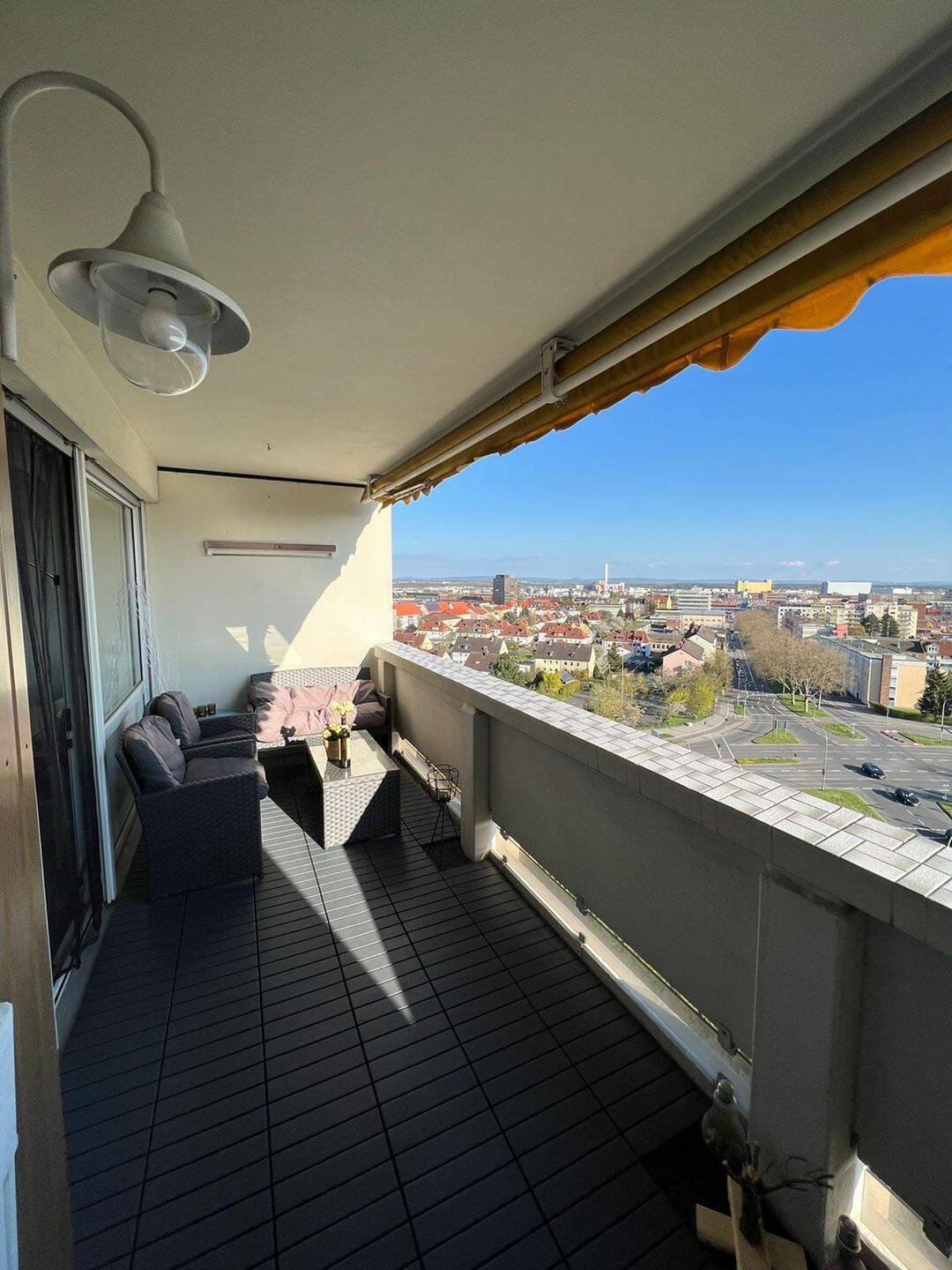 Sonnige 2-Zimmer-ETW mit Panoramablick, Südbalkon & Stellplatz, 97424 Schweinfurt