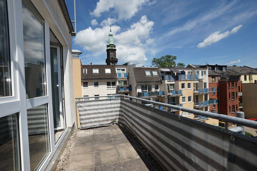 TOP-Sanierte 2-Raum-Wohnung mit Balkon, Aufzug und bodentiefer Dusche!, 8056 Zwickau