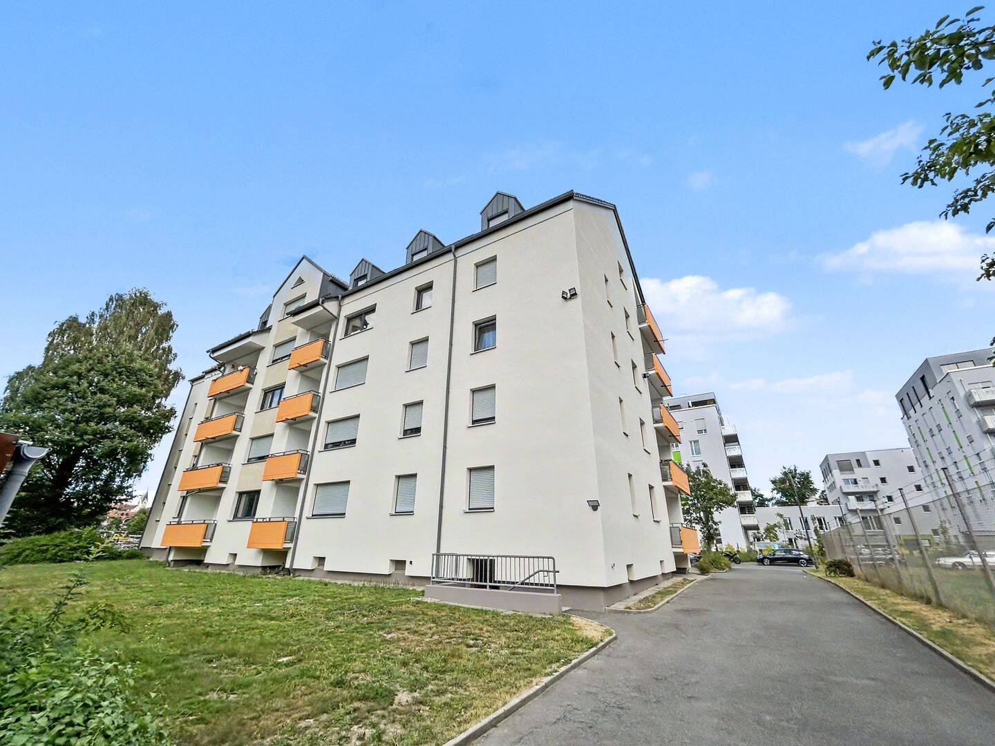 Gemütliche 1-Zimmer-Dachgeschosswohnung mit Garage in gepflegter Wohnanlage, 92637 Weiden i.d. OPf. (Weiden)
