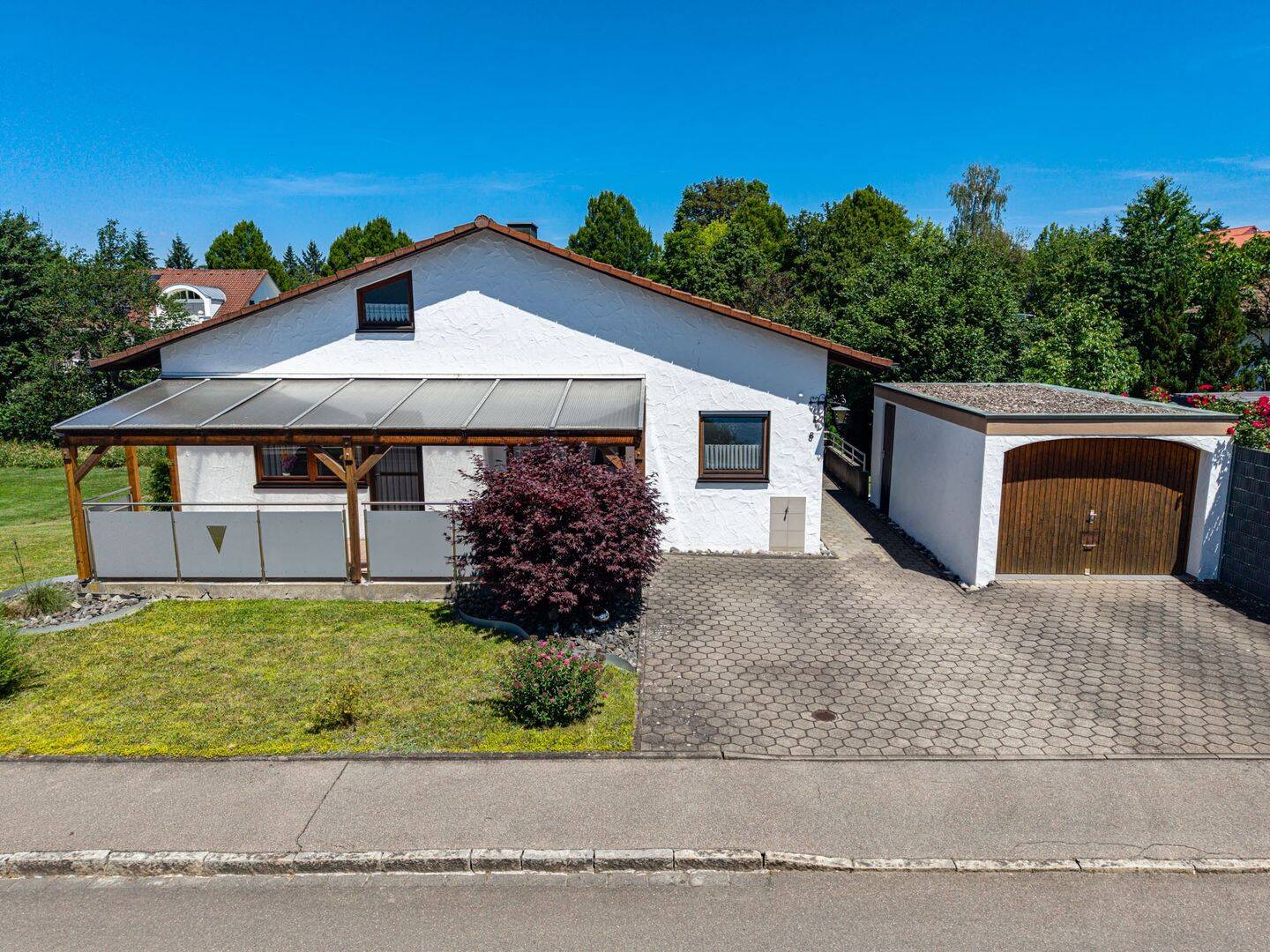 Schmuckstück! Einfamilienhaus mit schönem Garten in beliebter Wohnlage von Laupheim, 88471 Laupheim