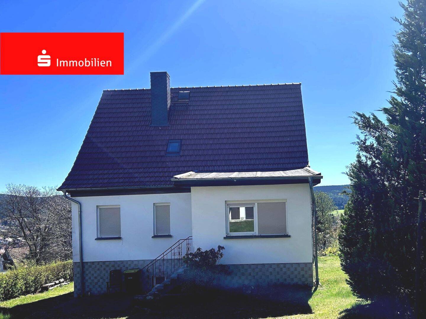 Freistehendes Einfamilienhaus mit 2 Garagen in ruhiger Ortsrandlage mit traumhaftem Ausblick, 99897 Tambach-Dietharz/Thür. Wald