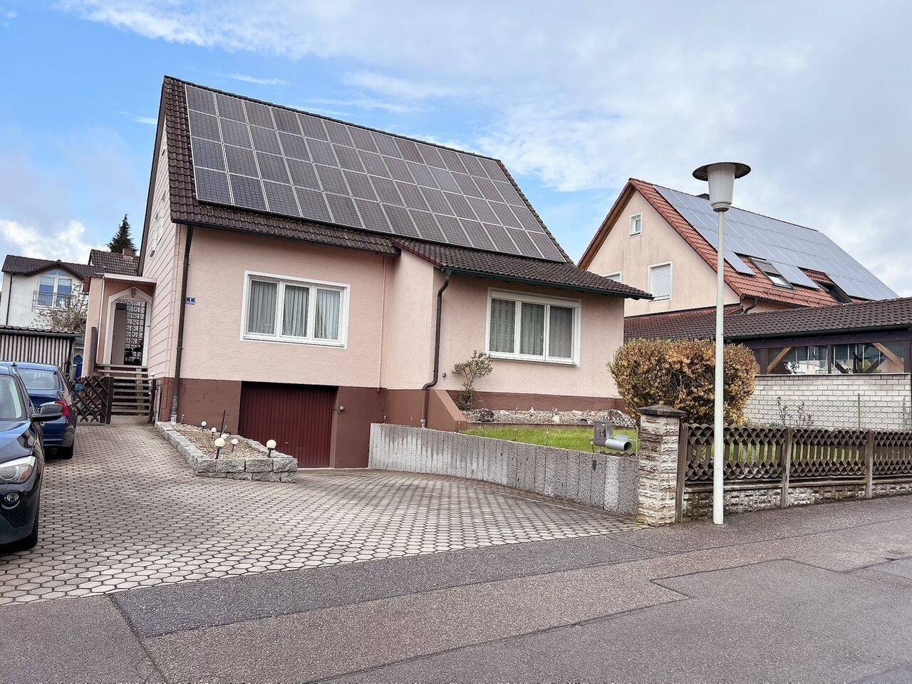 Großes Einfamilienhaus mit Garten, 93326 Abensberg